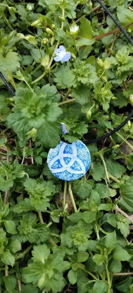 ✨ Amuleto Triqueta – Línea Azul: Despierta tu Sabiduría Ancestral y Protección Serena ✨