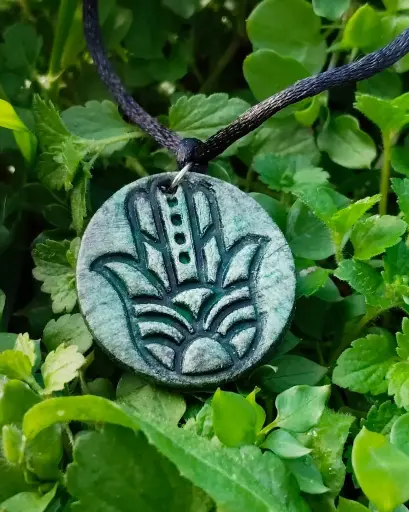 ✨ Conecta con la Protección y el Misterio - Mano de Fátima Verde ✨