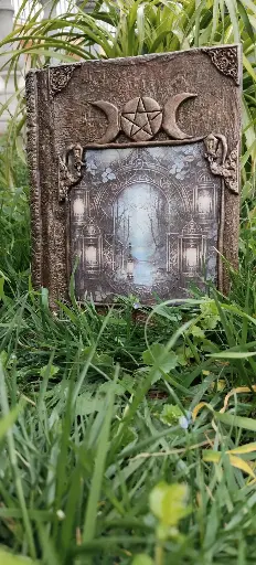 ✨ El Tratado Oculto: Tu Grimorio Viviente y Guardián de Poder Ancestral Tamaño Mediano✨