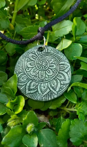 ✨ Collar Mandala Circular Verde: Abre tu Corazón a la Sanación y la Armonía Natural ✨